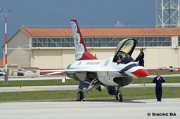 DSC00071_USAF_Thunderbirds_AVIANO_AFB_(Italy)_04.07.2007