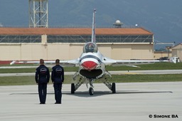 DSC00095_USAF_Thunderbirds_AVIANO_AFB_(Italy)_04.07.2007