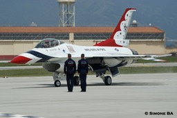 DSC00100_USAF_Thunderbirds_AVIANO_AFB_(Italy)_04.07.2007