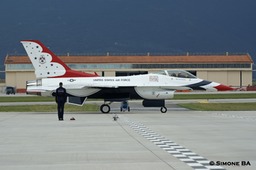 DSC00153_USAF_Thunderbirds_AVIANO_AFB_(Italy)_04.07.2007