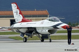 DSC00156_USAF_Thunderbirds_AVIANO_AFB_(Italy)_04.07.2007