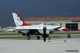 DSC00161_USAF_Thunderbirds_AVIANO_AFB_(Italy)_04.07.2007