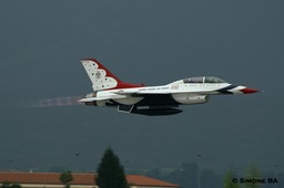 PICT0295_USAF_Thunderbirds_AVIANO_AFB_(Italy)_04.07.2007