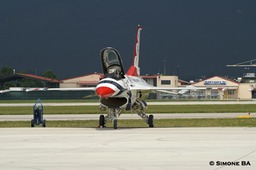 PICT0313_USAF_Thunderbirds_AVIANO_AFB_(Italy)_04.07.2007