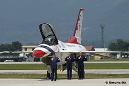 PICT0395_USAF_Thunderbirds_AVIANO_AFB_(Italy)_04.07.2007