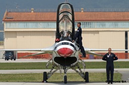 PICT0404_USAF_Thunderbirds_AVIANO_AFB_(Italy)_04.07.2007