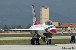 PICT0443_USAF_Thunderbirds_AVIANO_AFB_(Italy)_04.07.2007