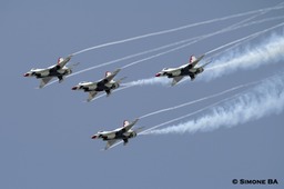 PICT0637_USAF_Thunderbirds_AVIANO_AFB_(Italy)_04.07.2007