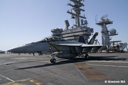 PICT0816_CVN-69_USS_Eisenhower_06.03.2007 4