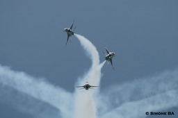 PICT0876_USAF_Thunderbirds_AVIANO_AFB_(Italy)_04.07.2007
