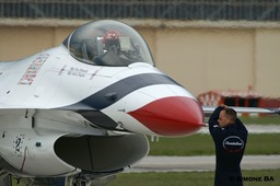 PICT0994_USAF_Thunderbirds_AVIANO_AFB_(Italy)_04.07.2007