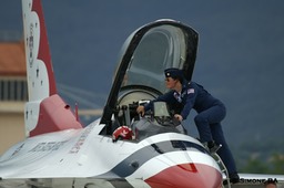 PICT1019_USAF_Thunderbirds_AVIANO_AFB_(Italy)_04.07.2007